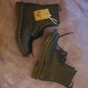 Doc Martins 1420W